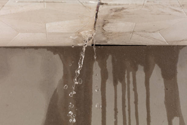 Professional Water Extraction technician working in Oak Creek, WI